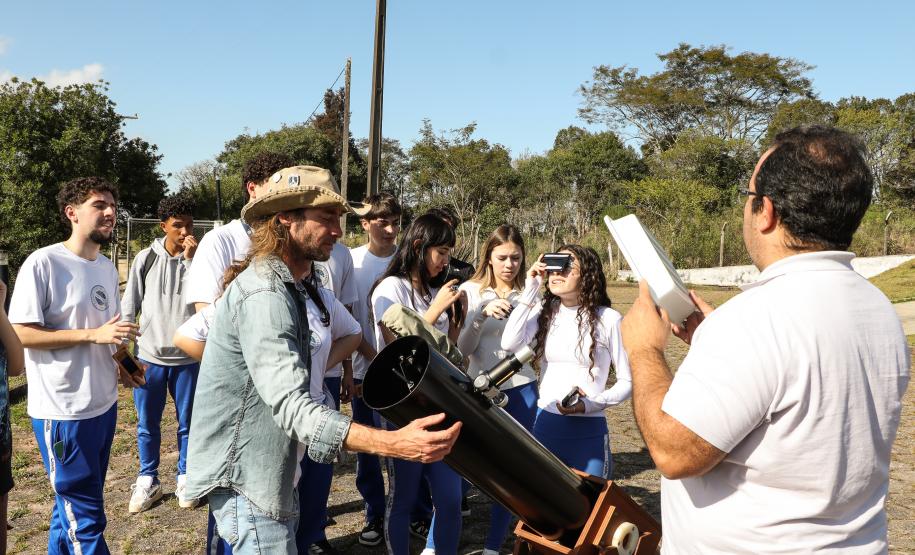 Estudantes no Observatório Astronômico do CEP