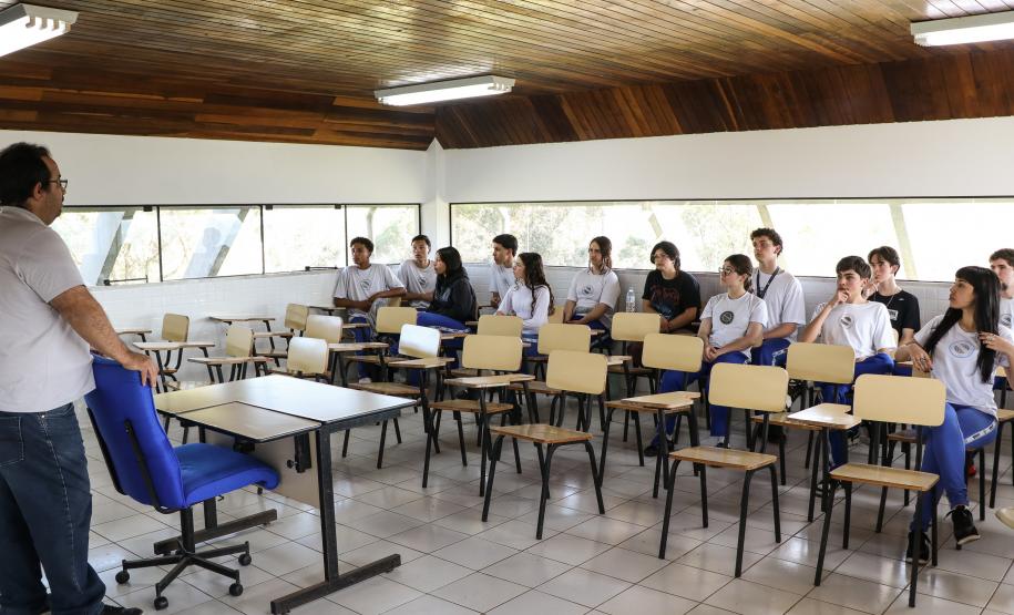 Estudantes no Observatório Astronômico do CEP