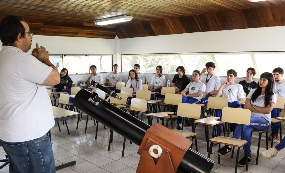 Estudantes no Observatório Astronômico do CEP