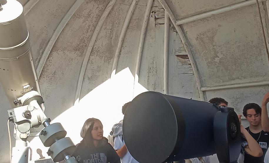 Estudantes no Observatório Astronômico do CEP
