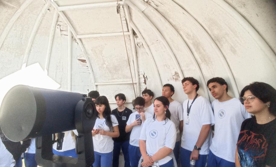 Estudantes no Observatório Astronômico do CEP