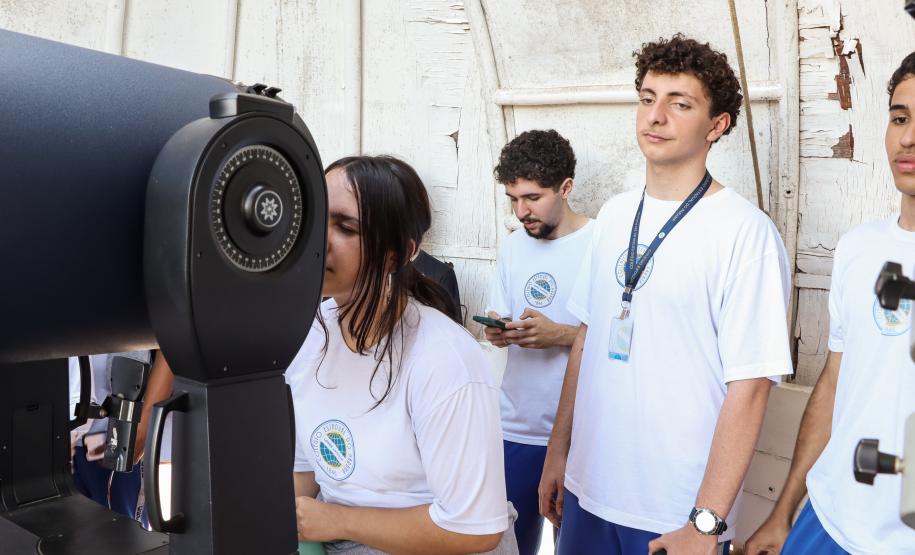 Estudantes no Observatório Astronômico do CEP