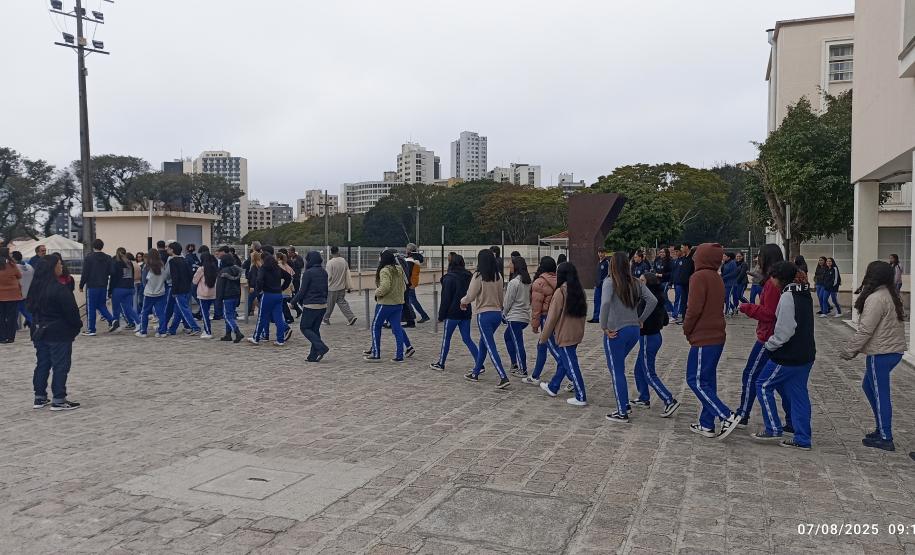 exercício de simulação de esvaziamento do prédio do CEP