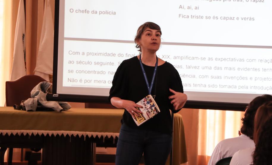 Aula de História do Brasil, com música