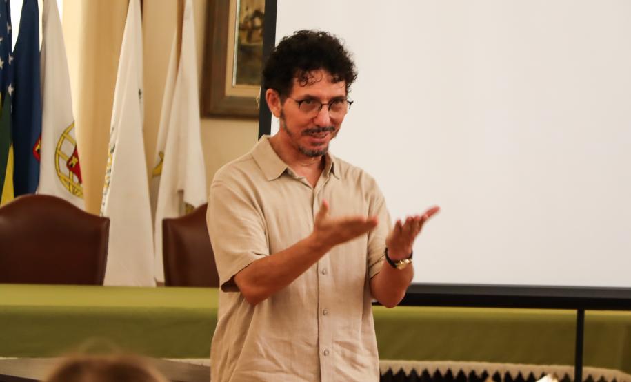 Sessão de exibição do documentário sobre Seu Dante