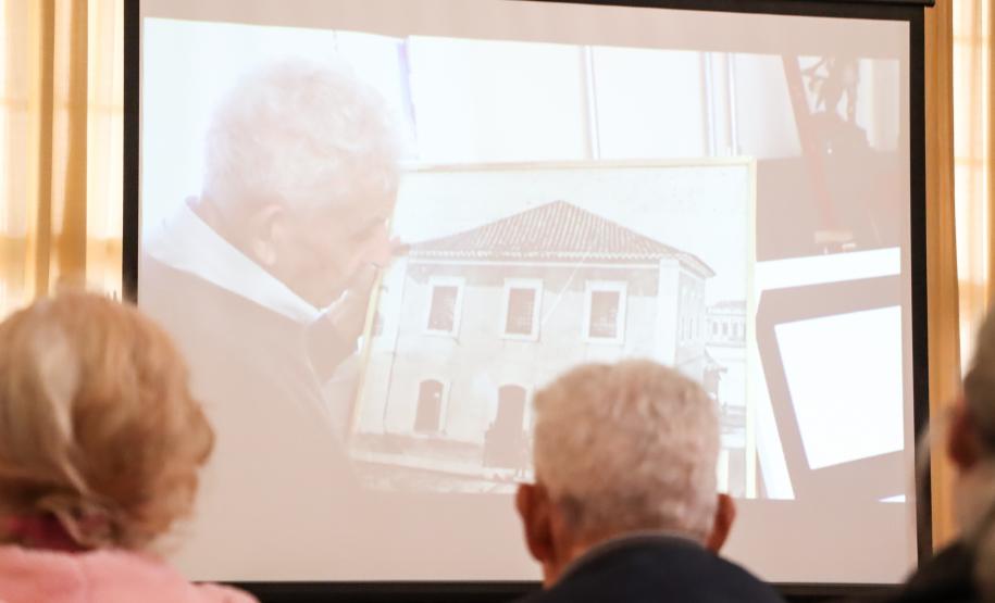 Sessão de exibição do documentário sobre Seu Dante