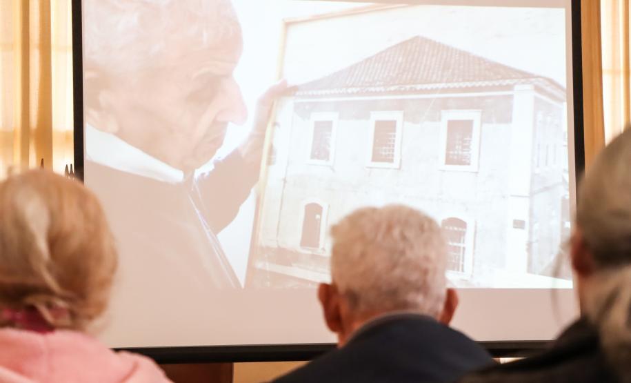 Sessão de exibição do documentário sobre Seu Dante