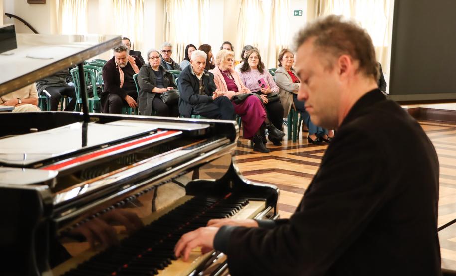 Sessão de exibição do documentário sobre Seu Dante