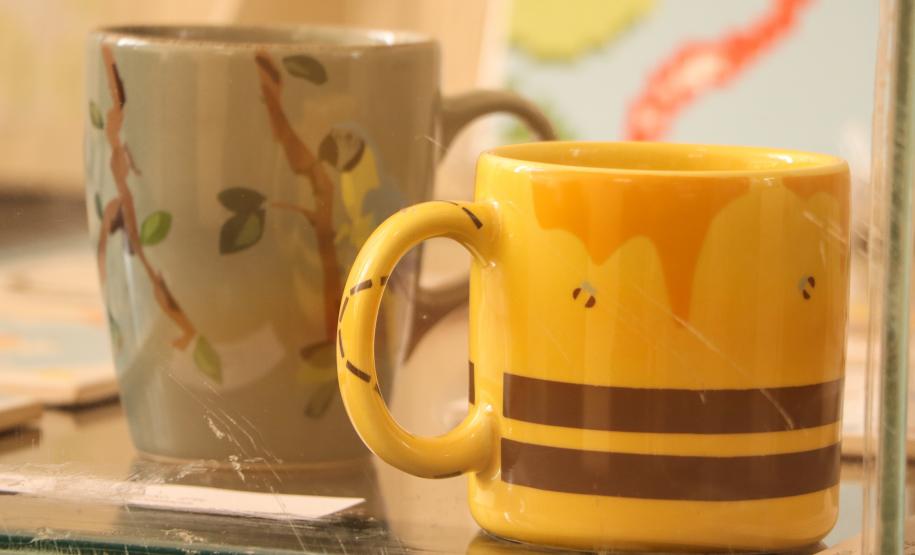 Peças em exposição na mostra dos modulados de Decalque em Porcelana e de Mosaico