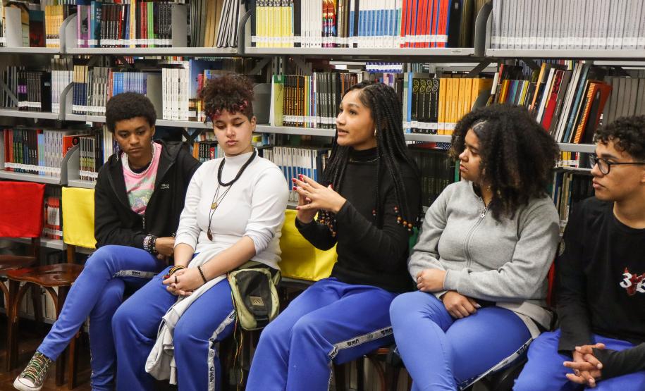 Participantes da equipe Akomabu CEP recebem certificado da Obereri