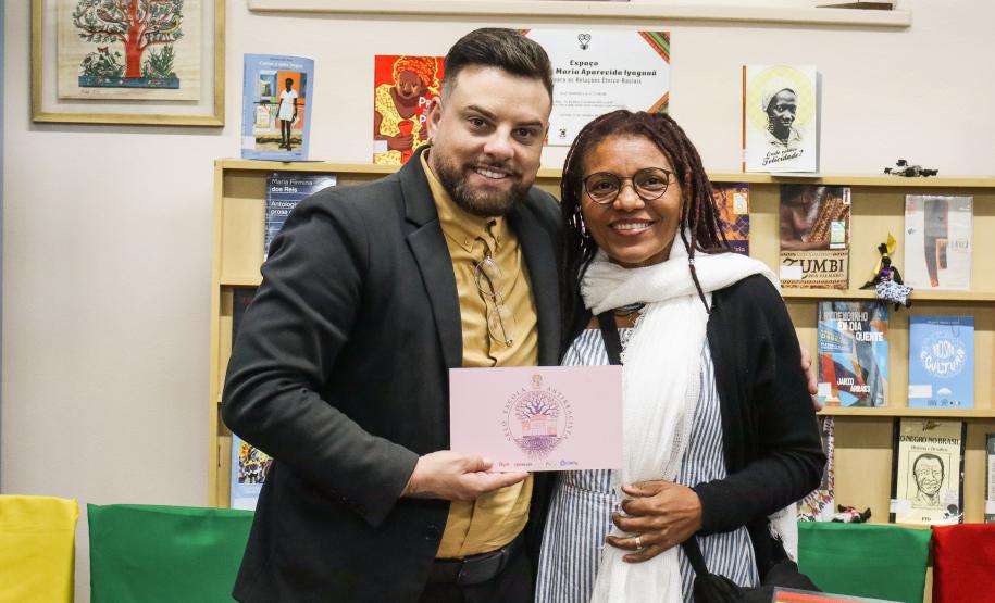 Participantes da equipe Akomabu CEP recebem certificado da Obereri