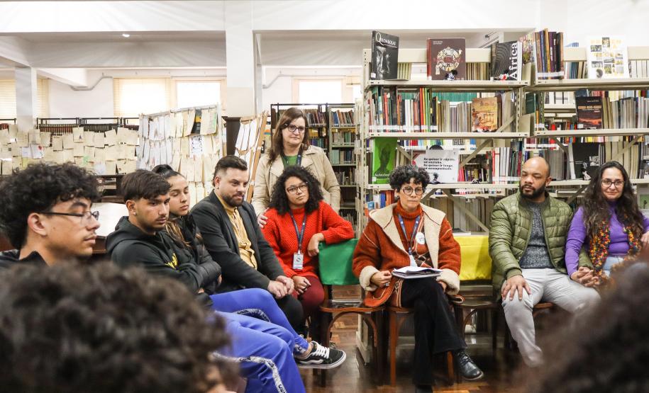 Participantes da equipe Akomabu CEP recebem certificado da Obereri