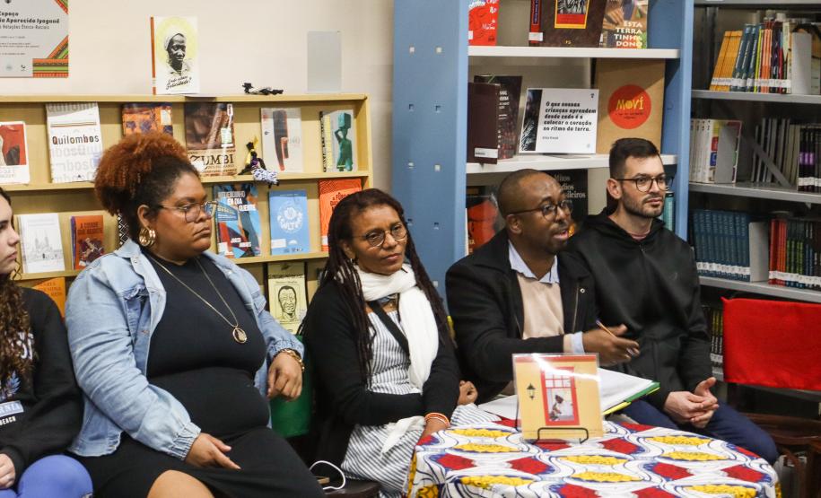 Participantes da equipe Akomabu CEP recebem certificado da Obereri