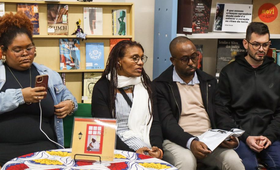 Participantes da equipe Akomabu CEP recebem certificado da Obereri