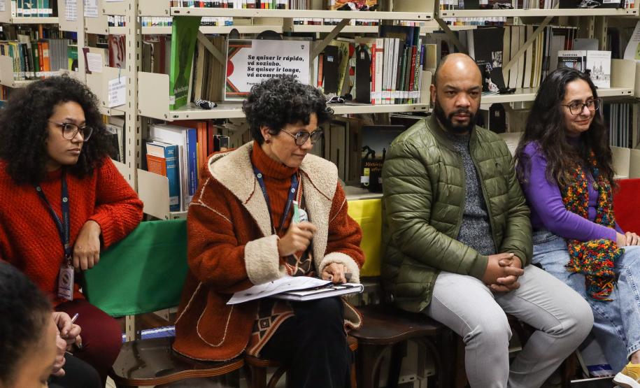 Participantes da equipe Akomabu CEP recebem certificado da Obereri