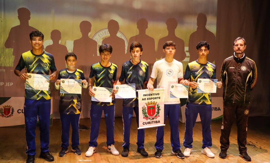 Estudantes atletas recebem premiação