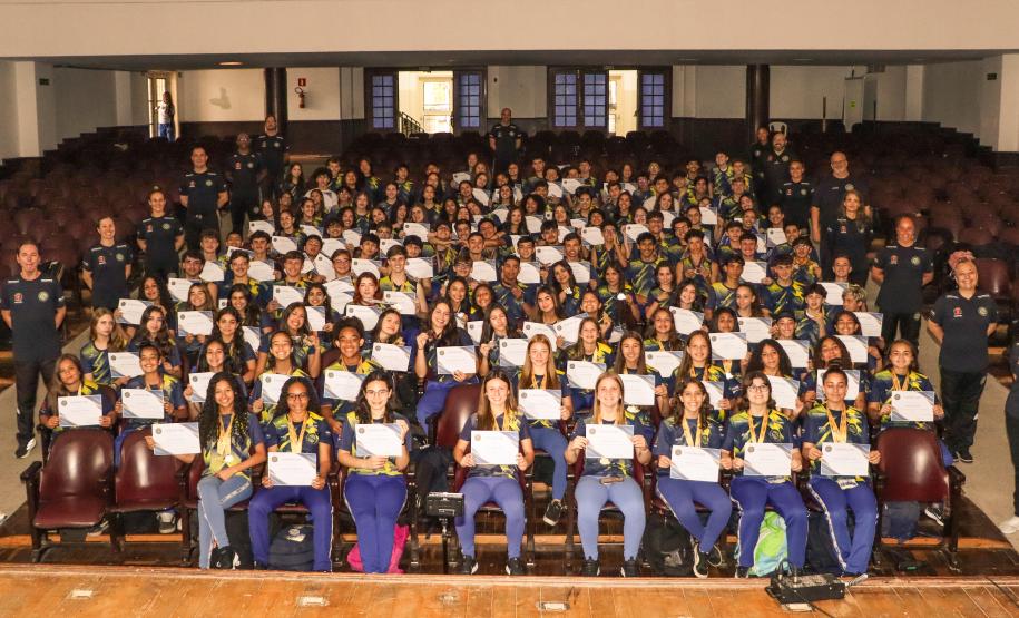Estudantes atletas recebem premiação