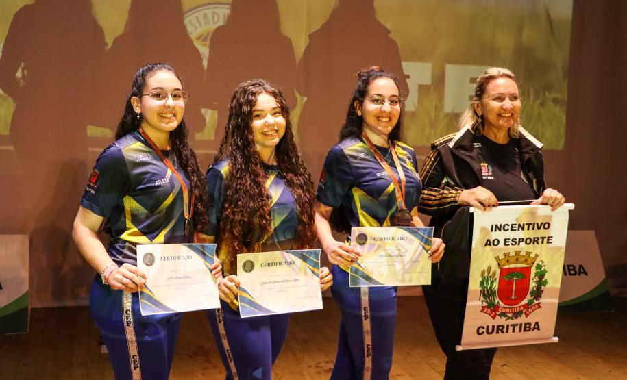 Estudantes atletas recebem premiação