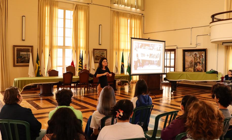 roda de conversa do centro de memória