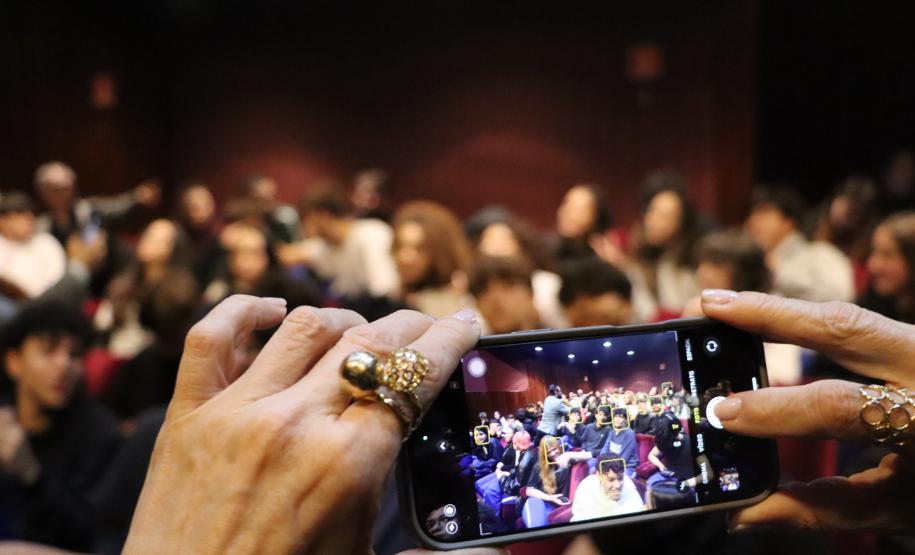 Estudantes do ensino médio noturno no Guairinha