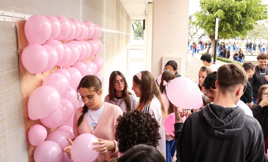 Estudantes do CEP se expressam no Outubro Rosa