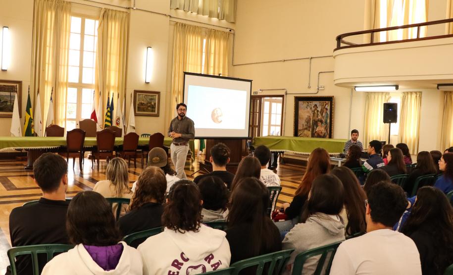 Palestra a turmas do Técnico em Prótese Dentária