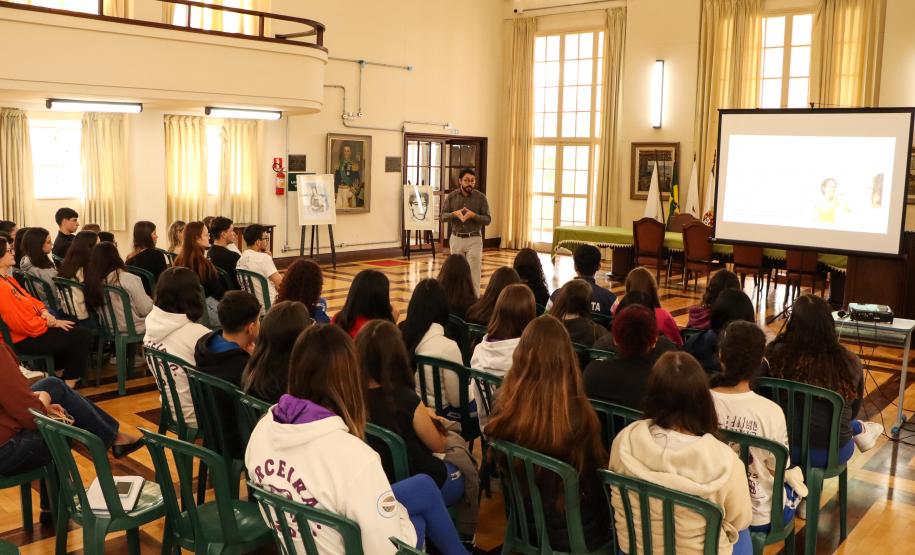 Palestra a turmas do Técnico em Prótese Dentária
