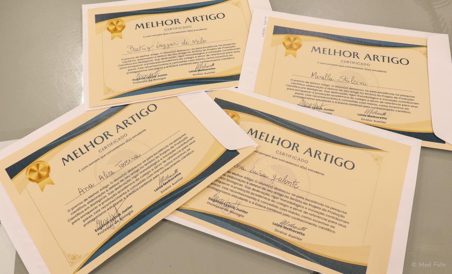 Estudantes recebem certificado