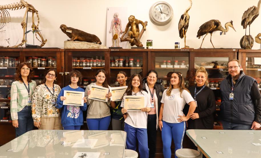 Estudantes recebem certificado