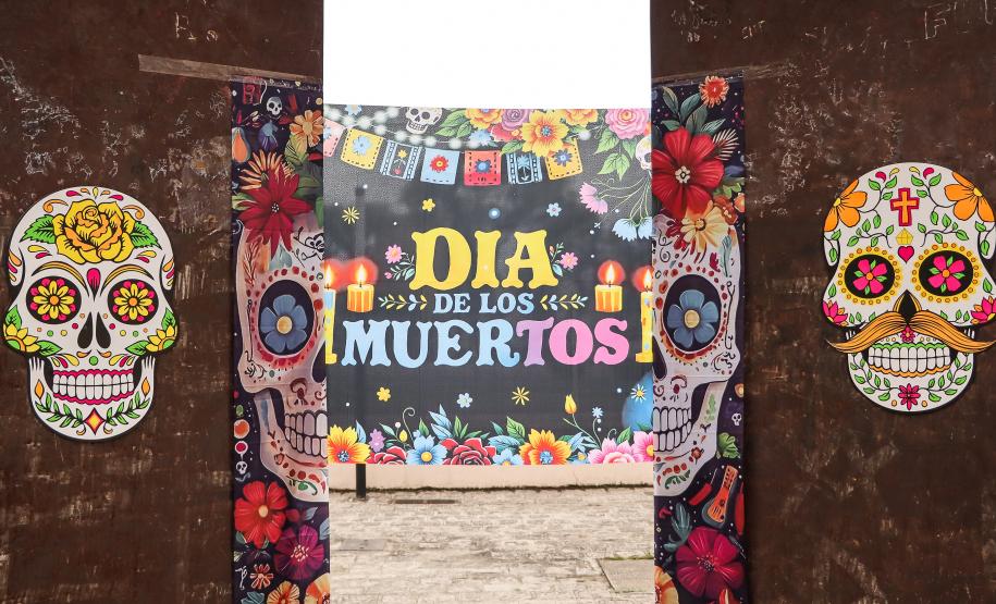 Estudantes no evento Día de los Muertos