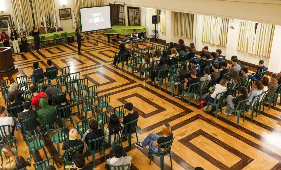 Palestras a turmas do ensino médio noturno