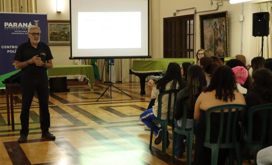 Palestras a turmas do ensino médio noturno