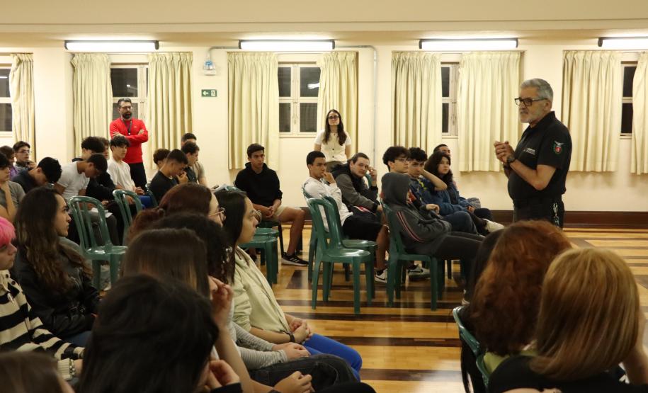 Palestras a turmas do ensino médio noturno