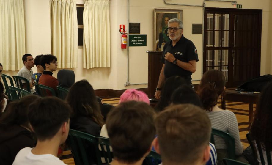 Palestras a turmas do ensino médio noturno