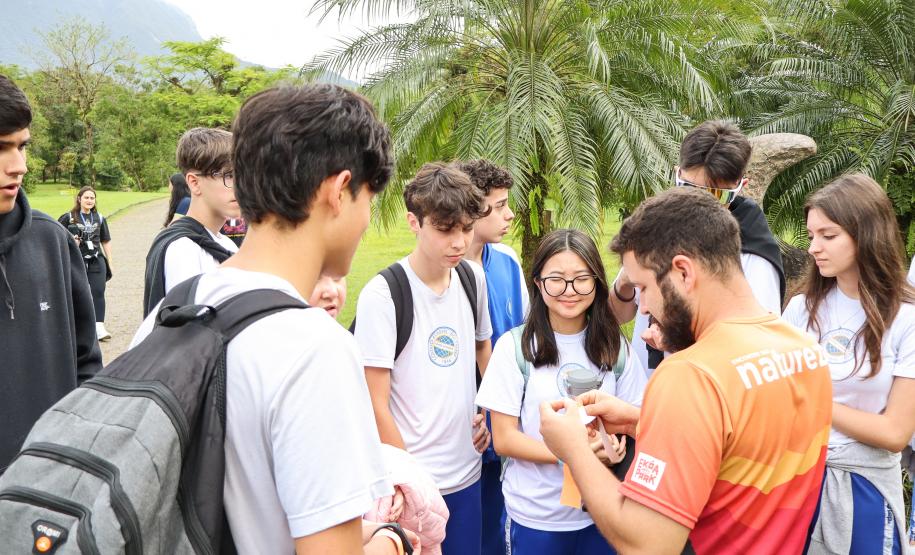 Estudantes participando das mostras de Conhecimento e da Educação Profissional
