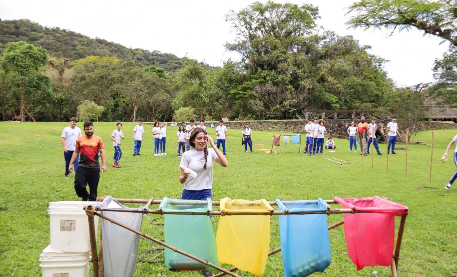 Estudantes participando das mostras de Conhecimento e da Educação Profissional