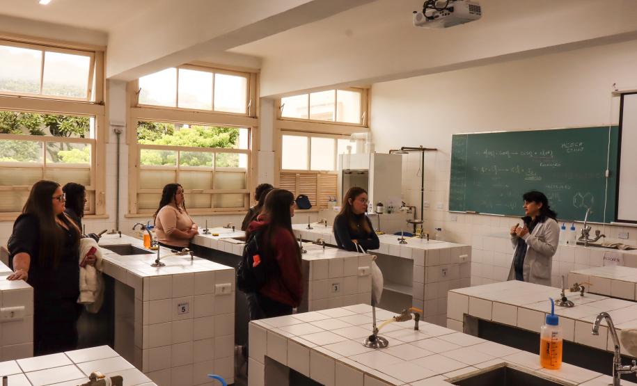 Estudantes de Pedagogia da Unespar visitam CEP