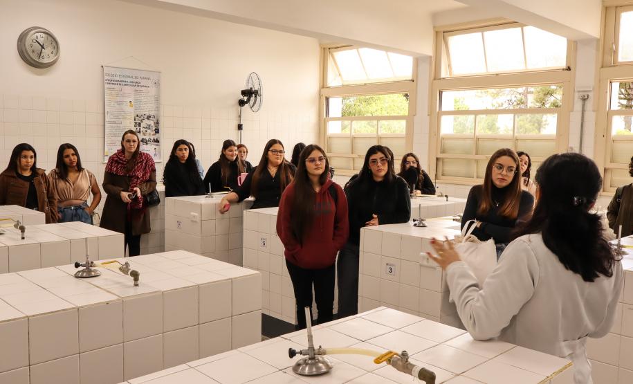 Estudantes de Pedagogia da Unespar visitam CEP