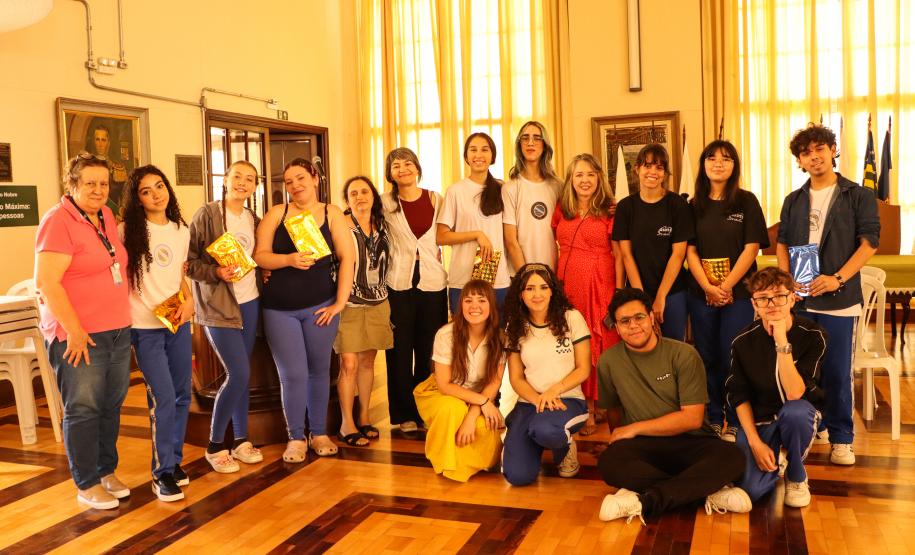 Homenagem a monitores do Centro de Memória