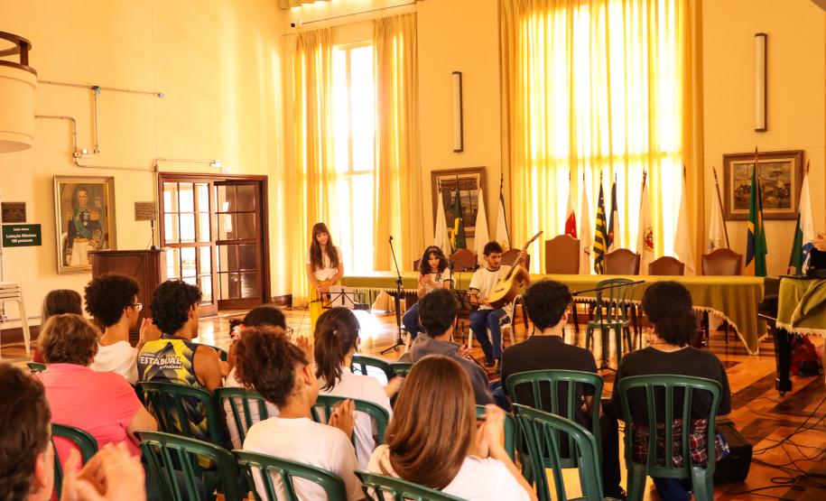 Homenagem a monitores do Centro de Memória