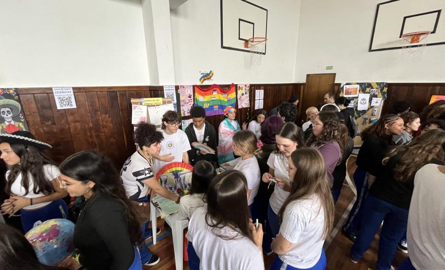 estudantes em práticas pedagógicas de Espanhol