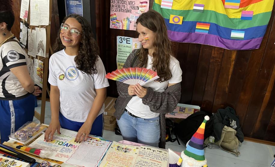 estudantes em práticas pedagógicas de Espanhol