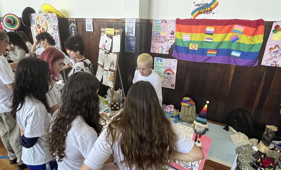 estudantes em práticas pedagógicas de Espanhol