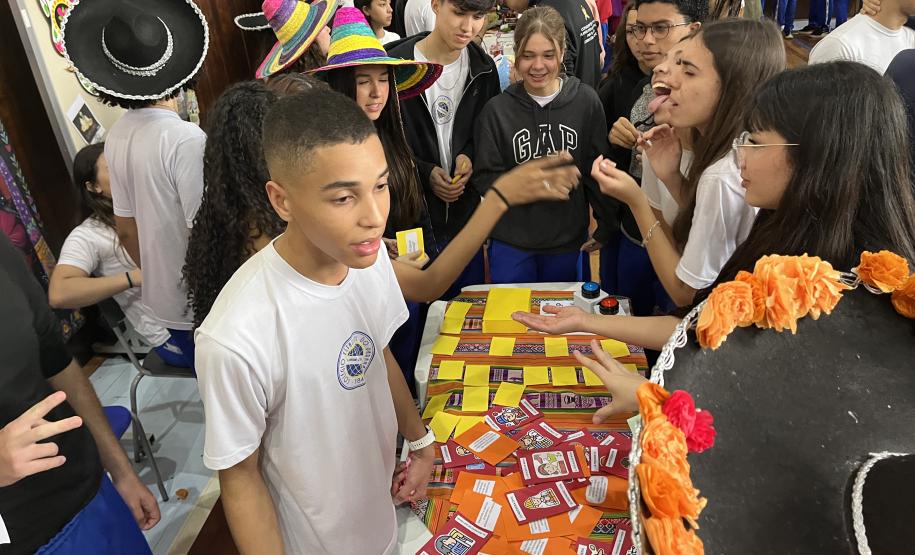 estudantes em práticas pedagógicas de Espanhol