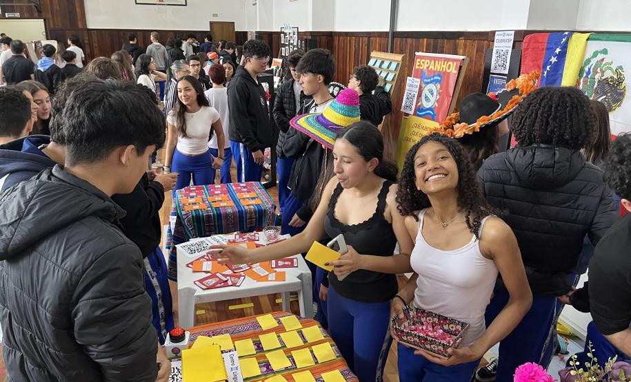 estudantes em práticas pedagógicas de Espanhol