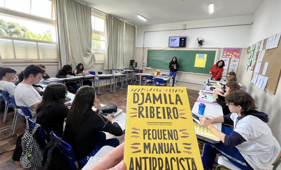 estudantes em práticas pedagógicas de Espanhol