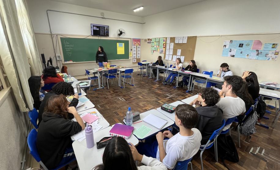 estudantes em práticas pedagógicas de Espanhol