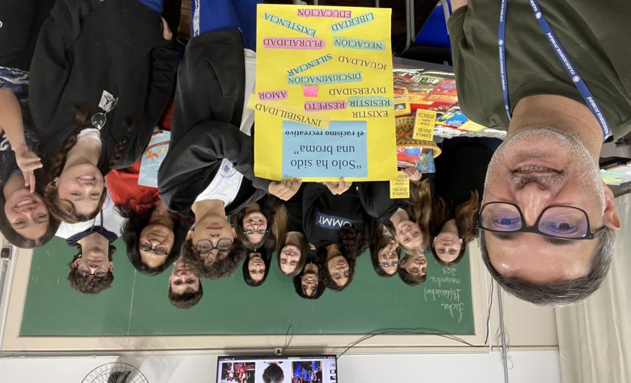 estudantes em práticas pedagógicas de Espanhol