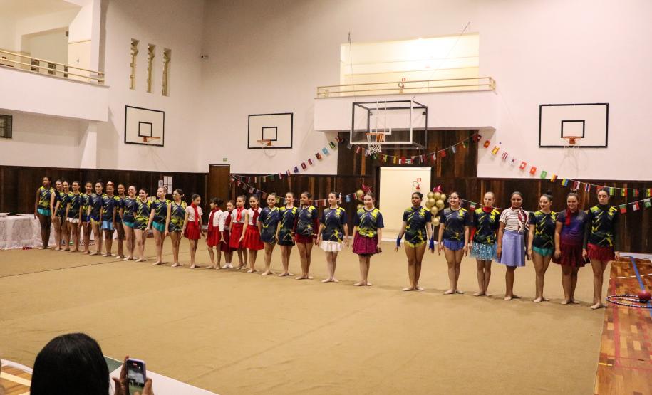 Ginastas do CEP na apresentação do Ginástica de Gala