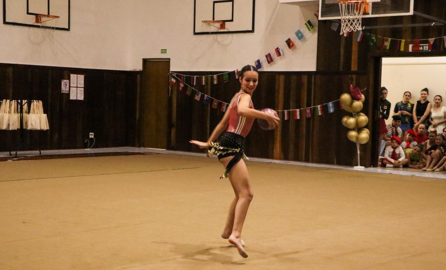 Ginastas do CEP na apresentação do Ginástica de Gala